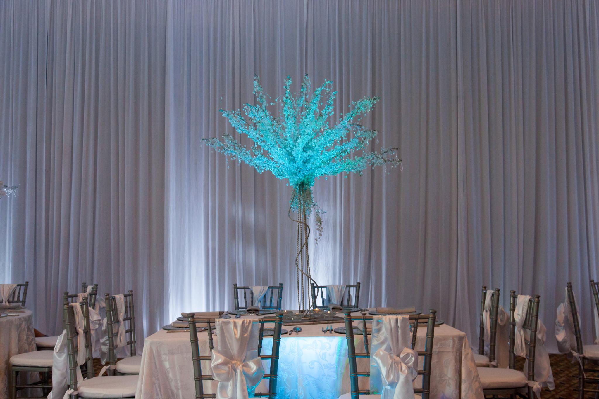 table arrangement for wedding reception